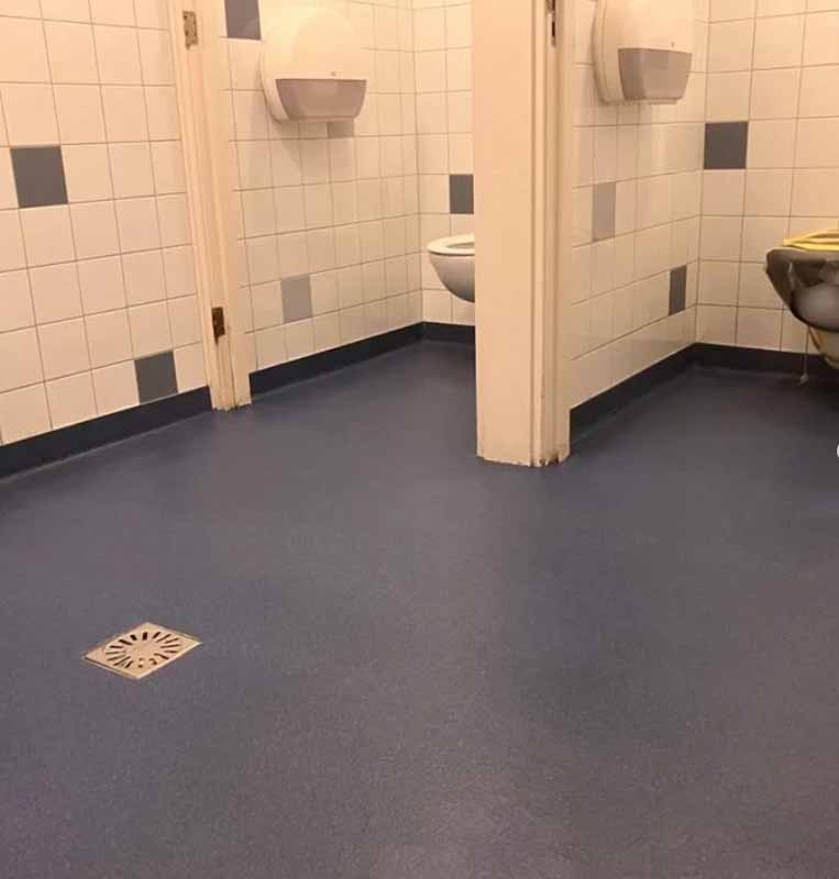 Vloerrenovatie sanitaire ruimtes filmtheater Zaandam
