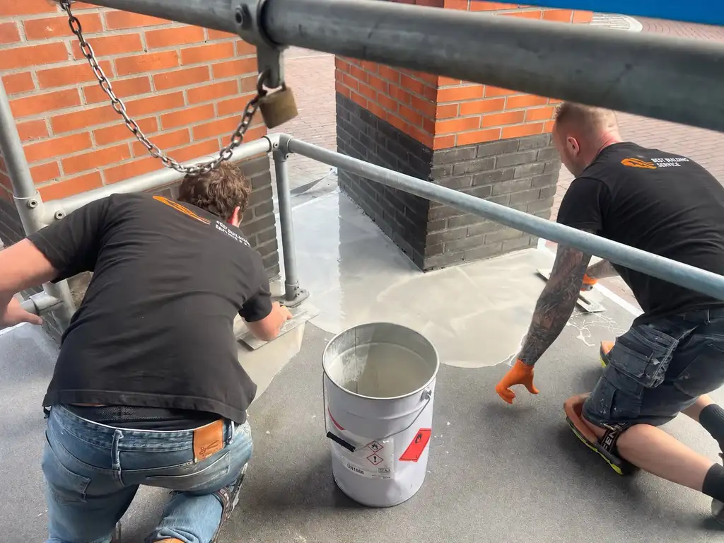Aanbrengen PMMA vloer AH Zevernaar