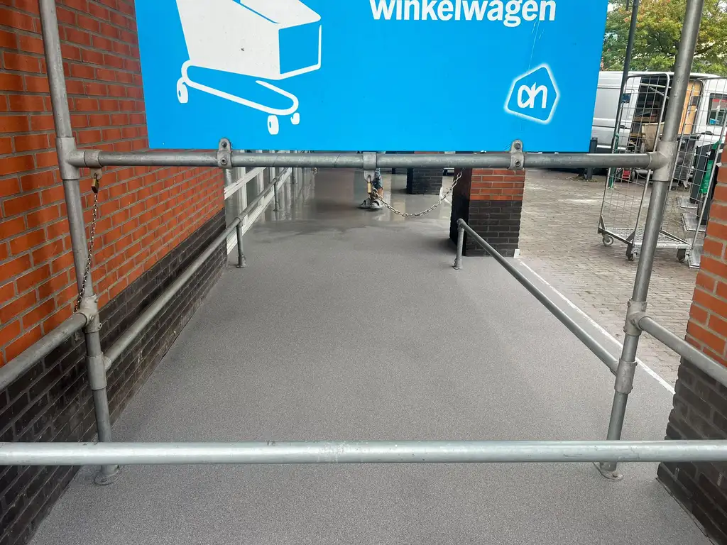 Lees meer over het artikel PMMA vloer bij entree Albert Heijn Zevenaar